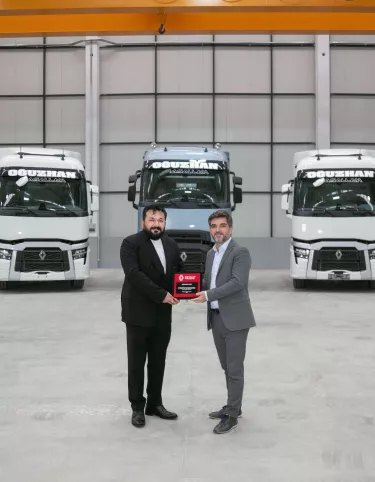 Oktay Kılıç_Oğuzhan Ağır Na kliyat Yo-netim Kurulu Bas-kan - & Sebastien Delepine_Renault Trucks Türkiye Başkanı