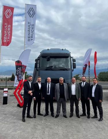 Renault-Trucks_O-zbabacan-Ulusl-ararası-Nakliyat_Görsel-1